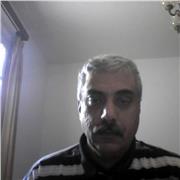 Professeur de français donne des cours de soutien pour élèves des écoles primaires